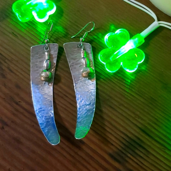 Earings - Picture 3 of 6